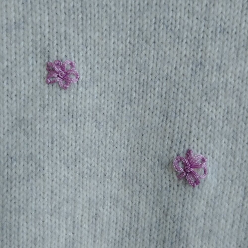 Upcycled one of a kind 100% hand embroidered grey purple cotton sweater Small - Picture 4 of 15
